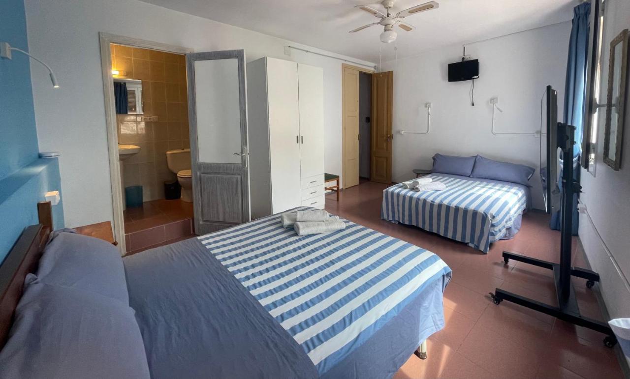 P&R Hostals Can Tort 滨海托萨 外观 照片